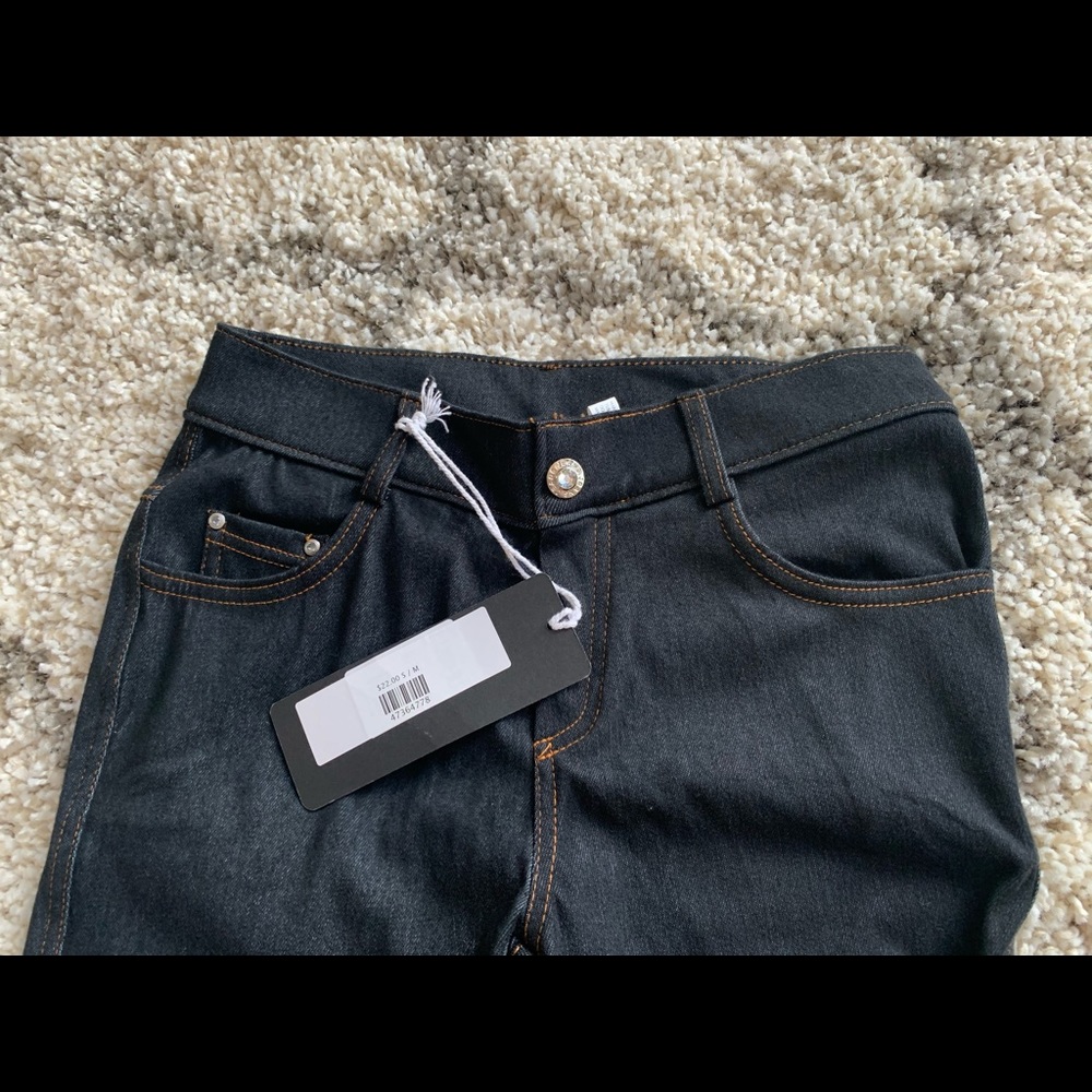 Nwt black capris